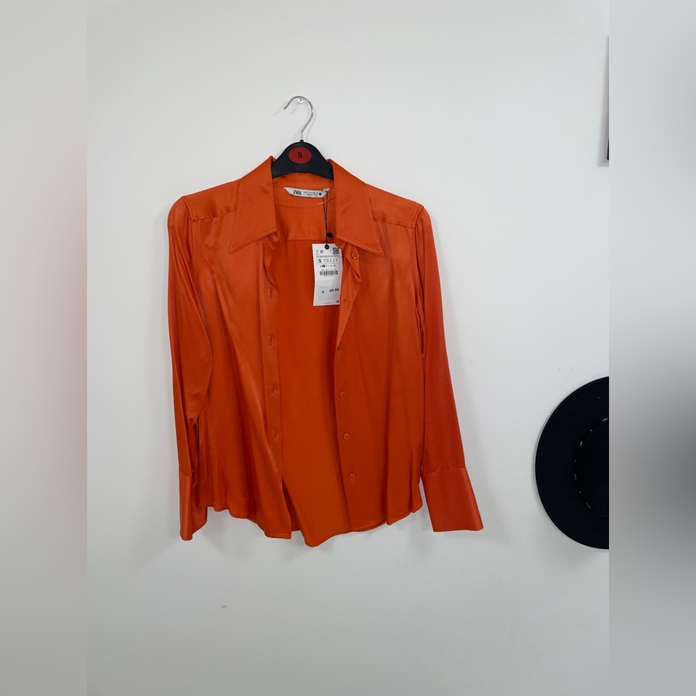 🆕🆕🆕 Zara satin blouse